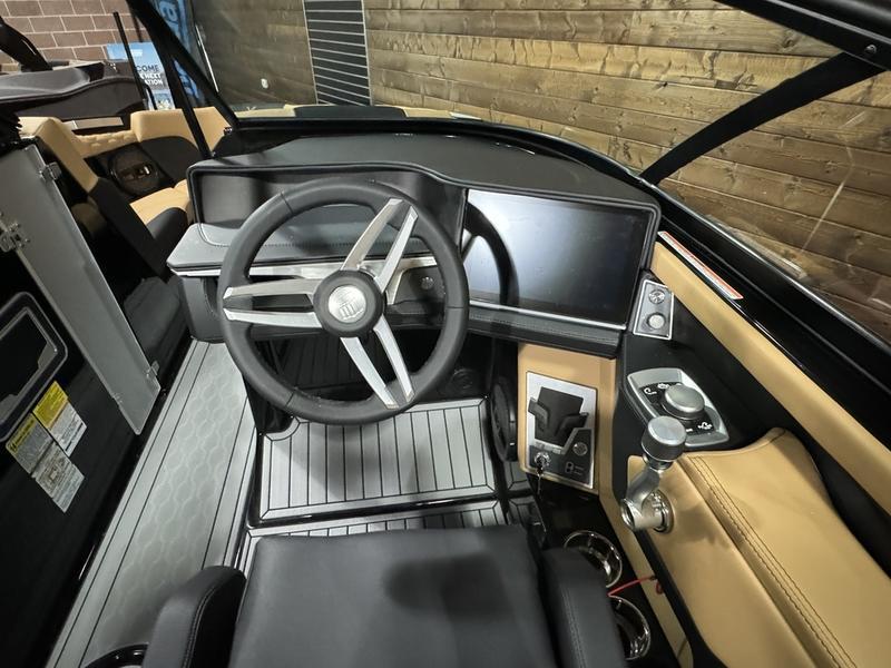 2025 MasterCraft XT22T