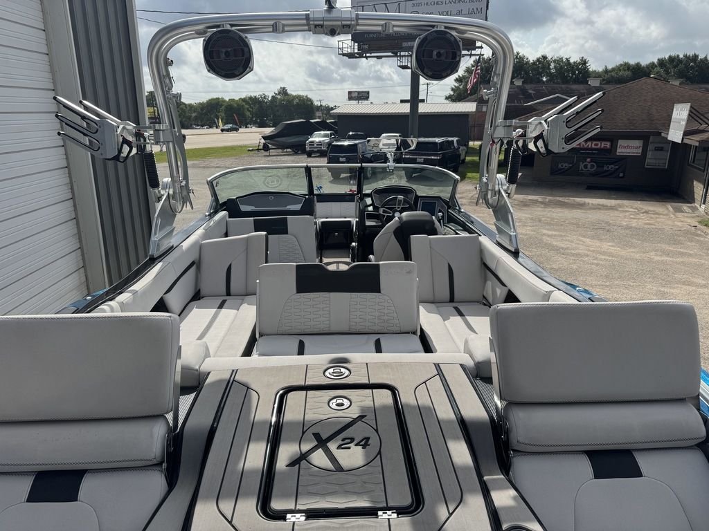 2019 MasterCraft X24