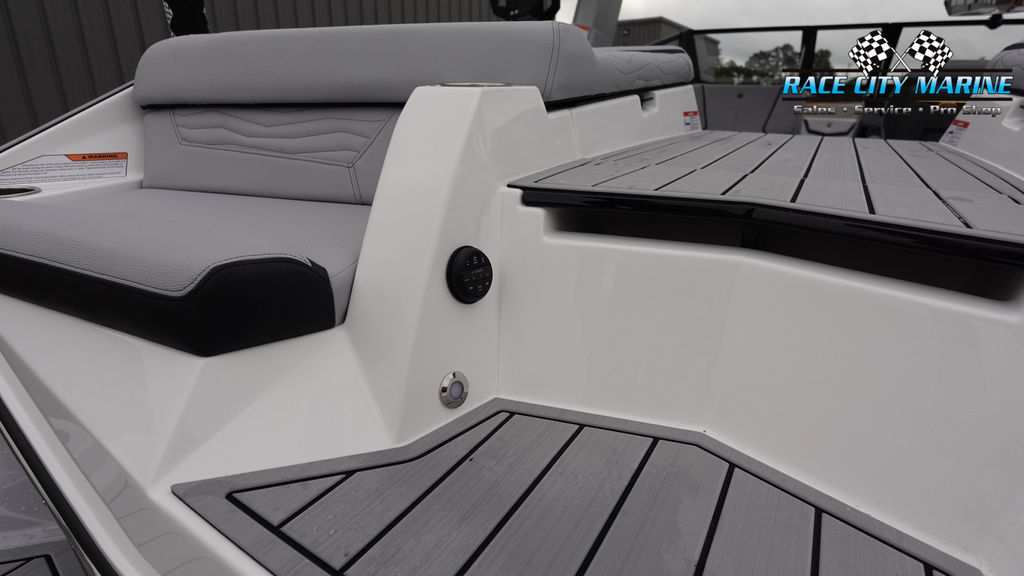 2025 Nautique G23