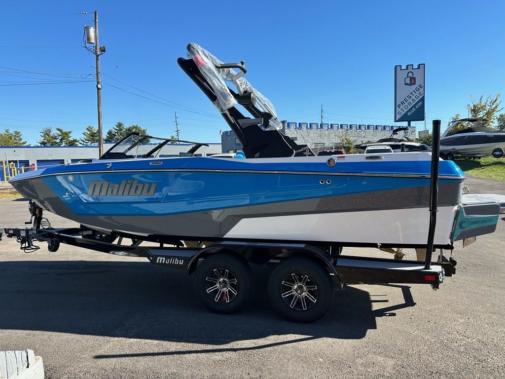 2025 Malibu Boats 21 LX