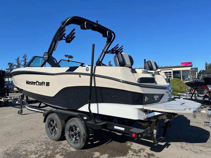 2025 MasterCraft XT22