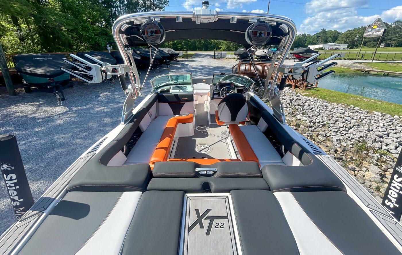 2021 MasterCraft XT22