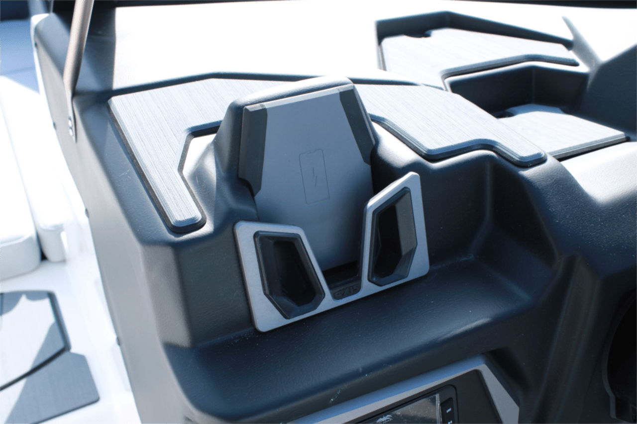 2025 Axis T220