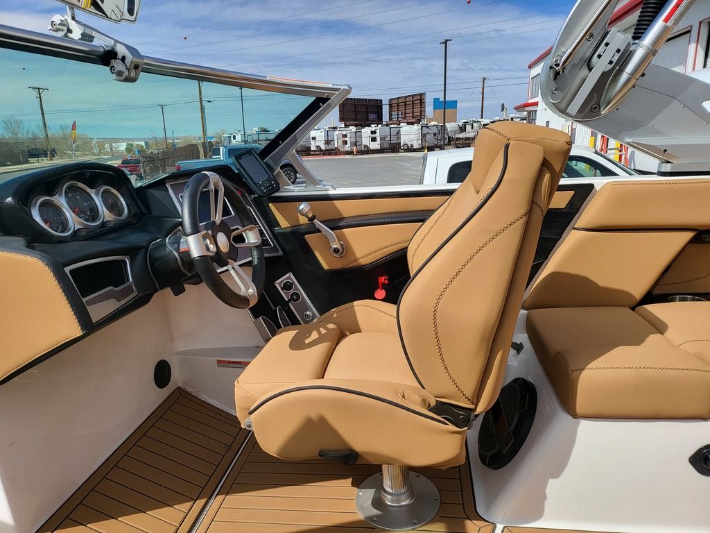 2019 MasterCraft XT23