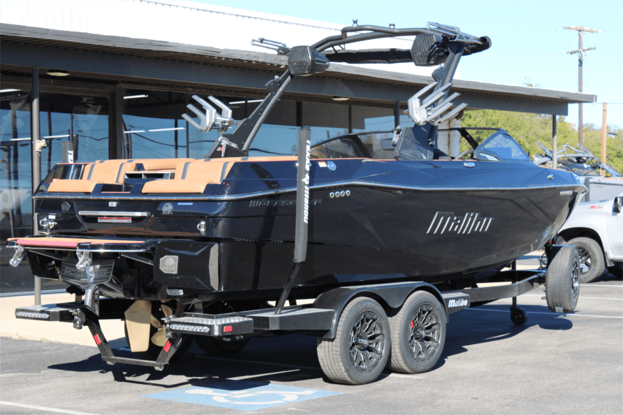 2025 Malibu 23 LSV