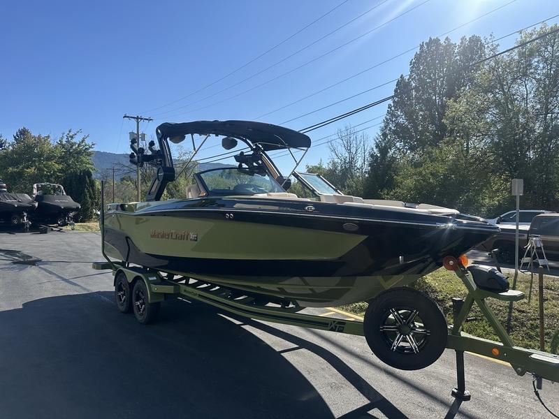 New 2024 MasterCraft XT25