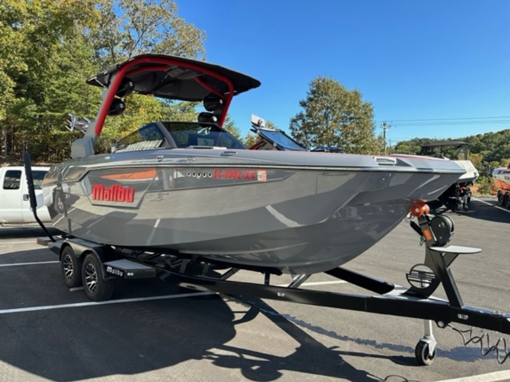 2022 Malibu Boats M220