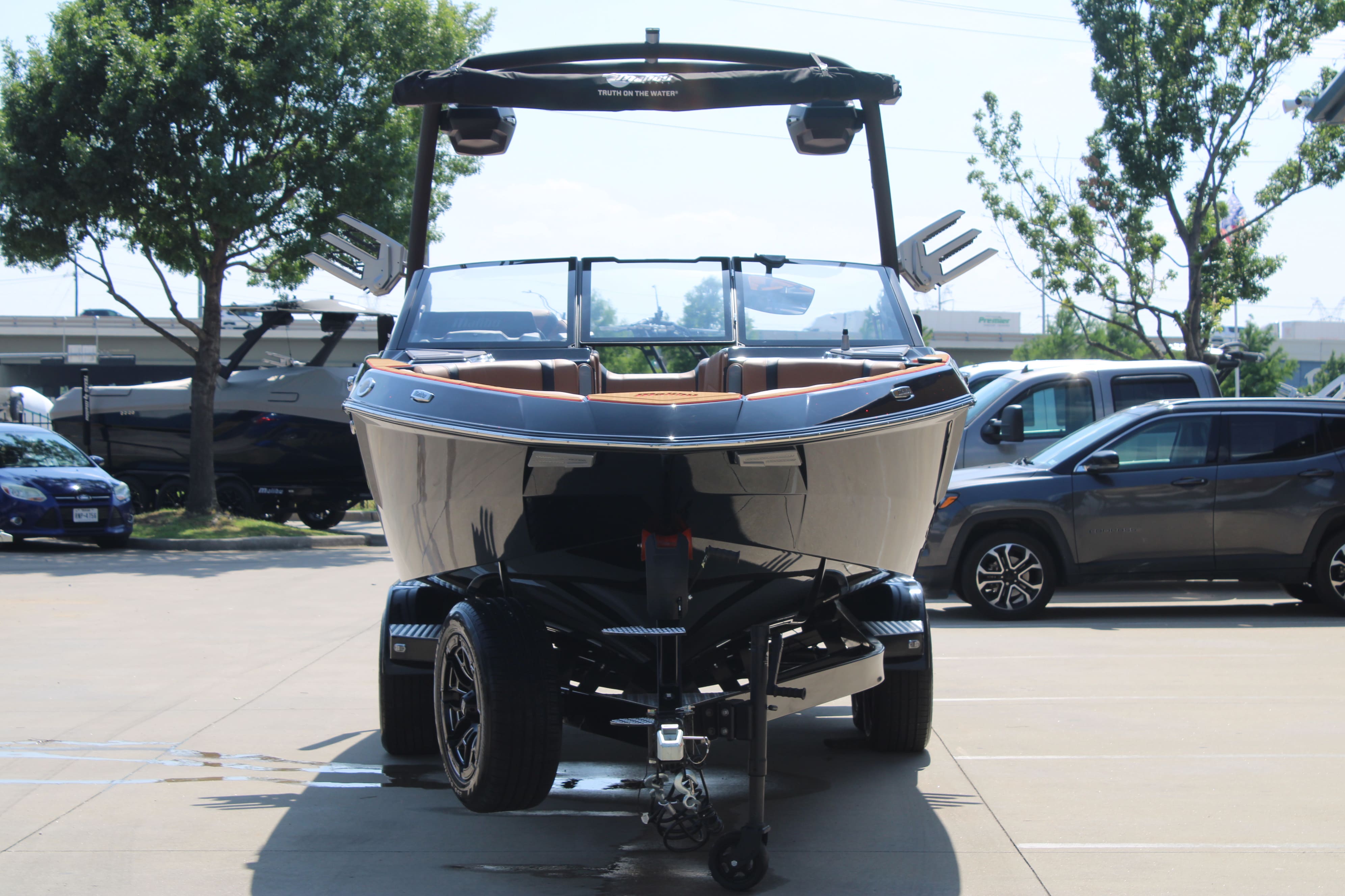 2025 Malibu 23 LSV