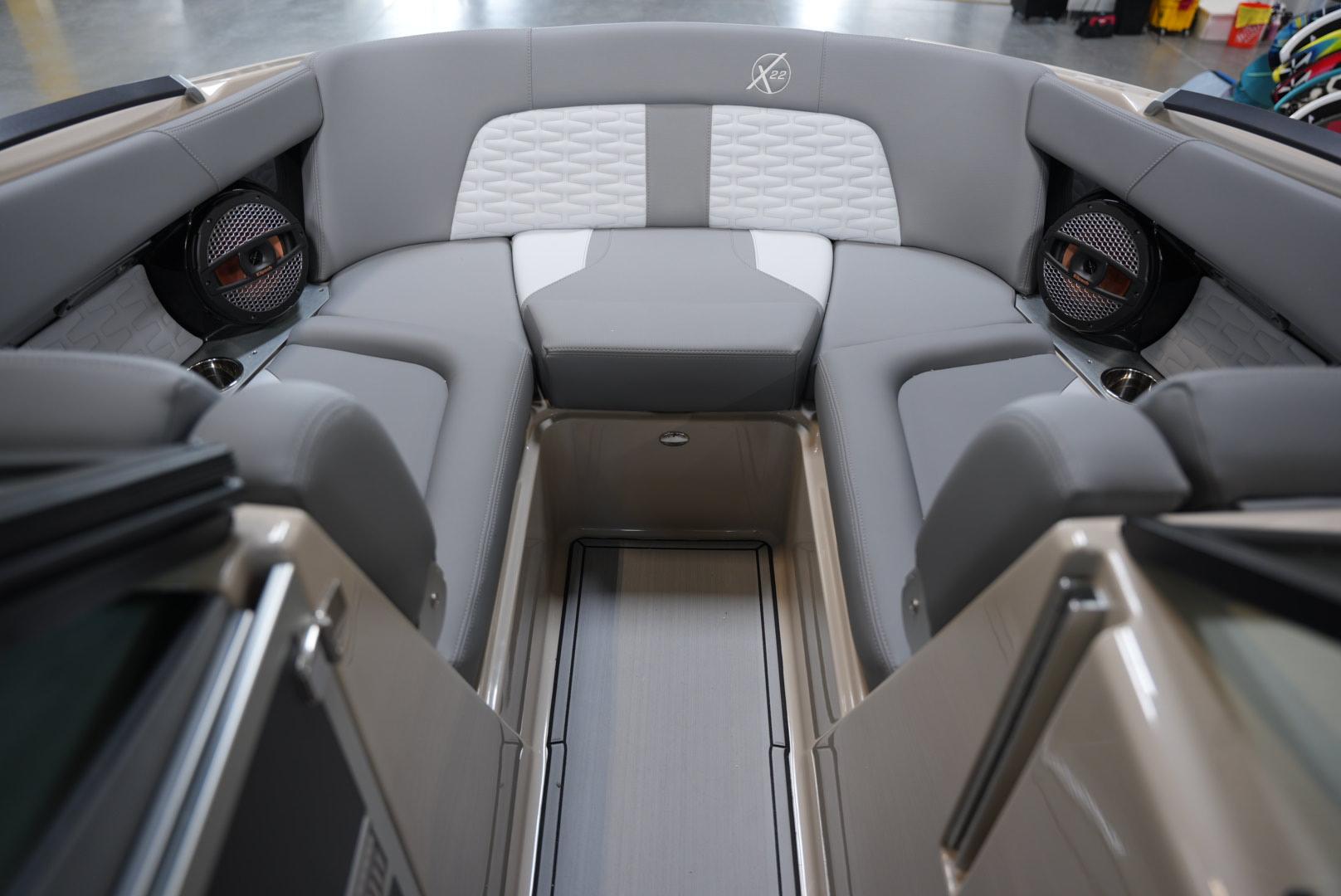 2025 MasterCraft X22 - NEW ARRIVAL &#8211; BRAND NEW COLOR! Icon