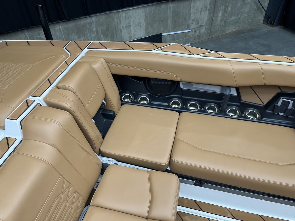 2024 Malibu Boats 26 LSV Icon