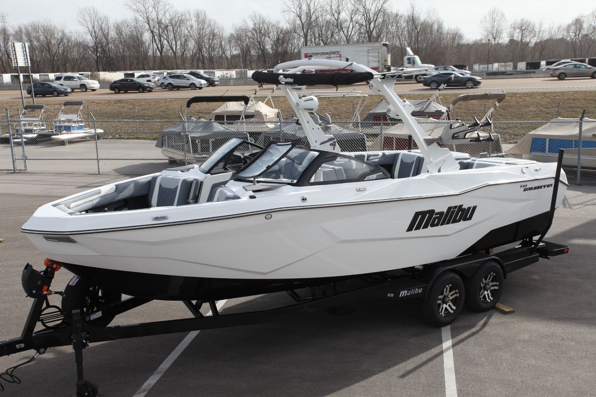  Malibu 25 LSV