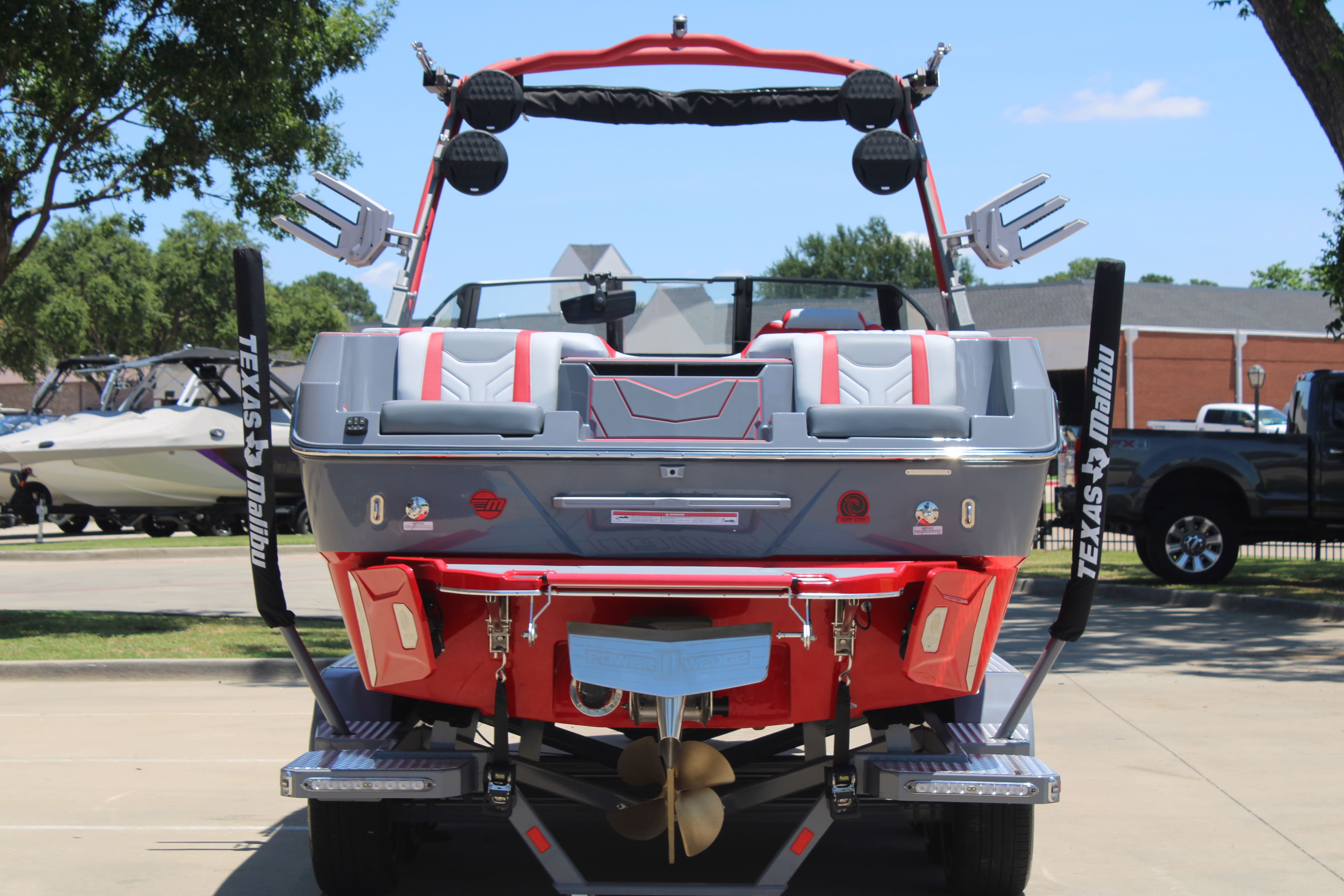 2025 Malibu 25 LSV