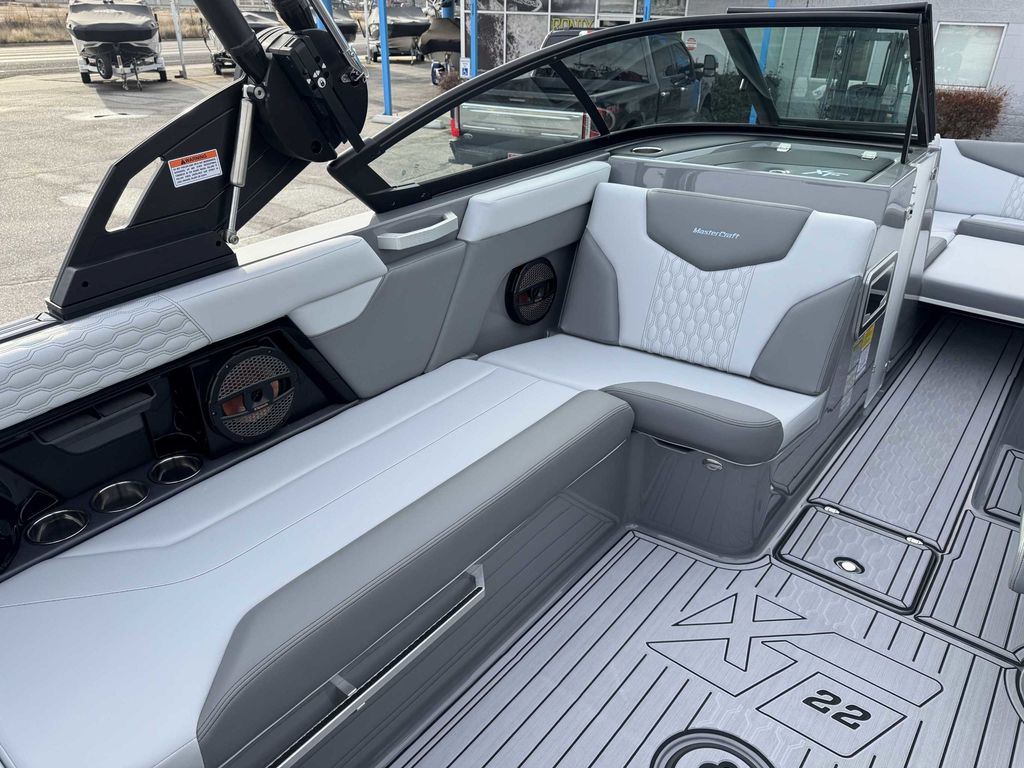 2025 MasterCraft XT22