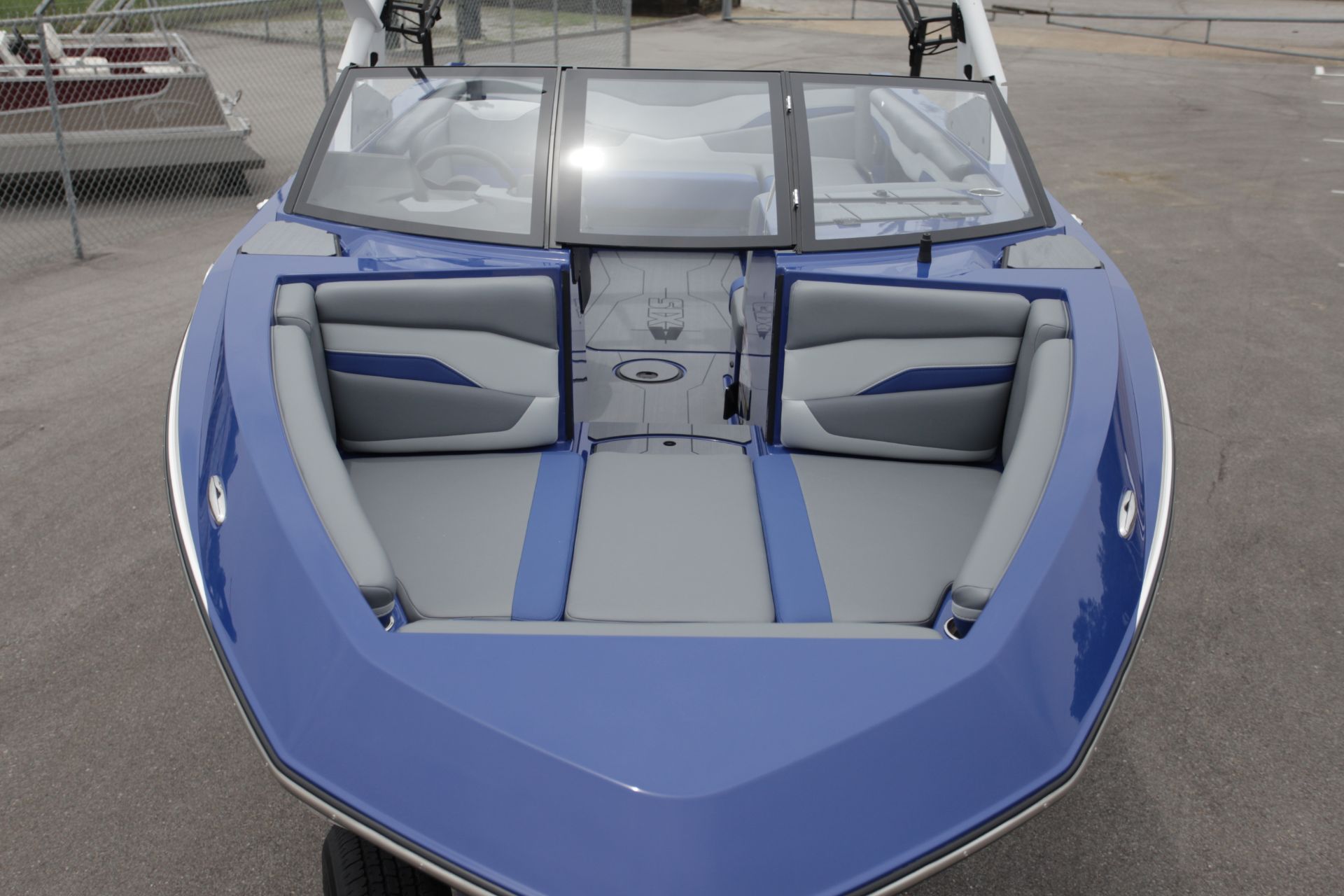  Axis T235