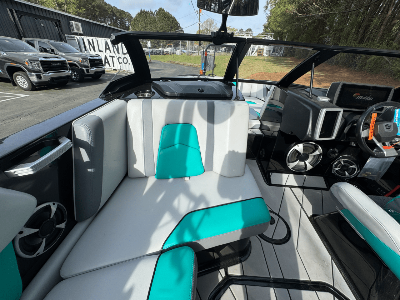 2020 Malibu 21MLX Icon