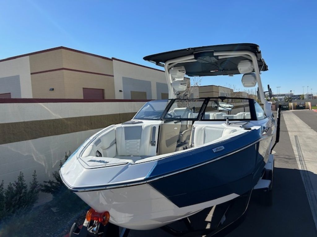 2025 Malibu Boats 26 LSV