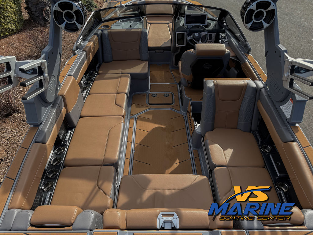 2021 Malibu Boats M240