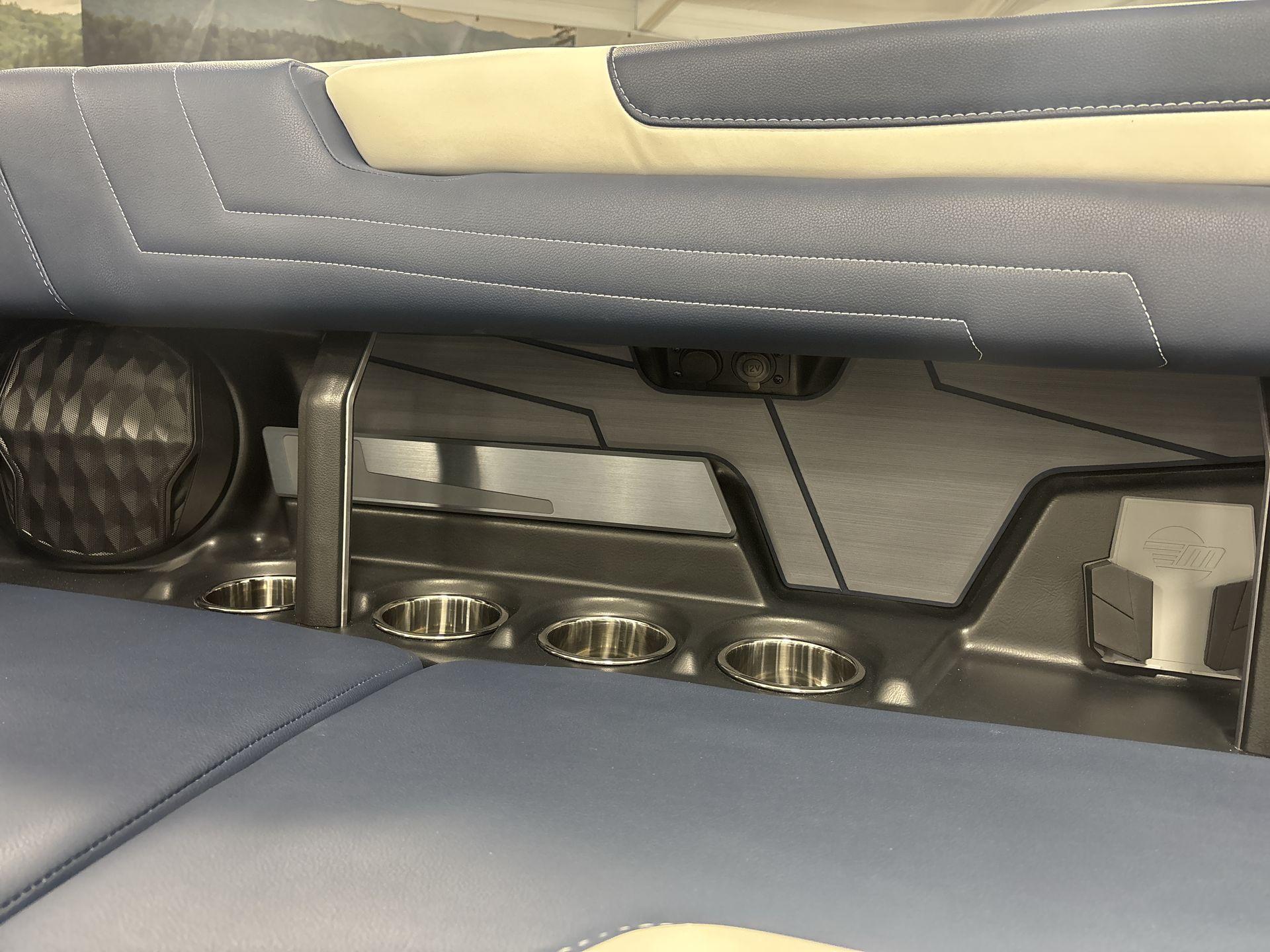 2025 Malibu 25 LSV