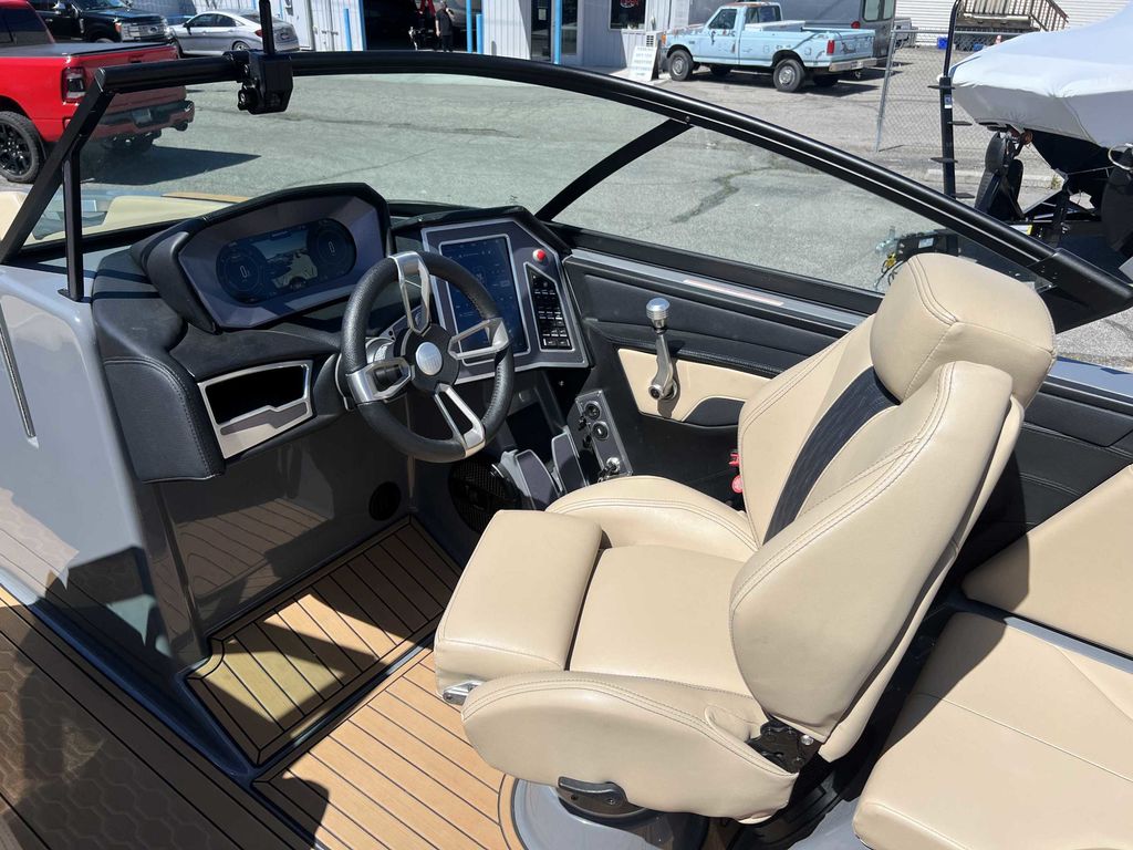 2023 MasterCraft XT24