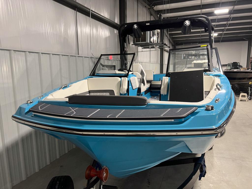 2023 Heyday Wake Boats H22