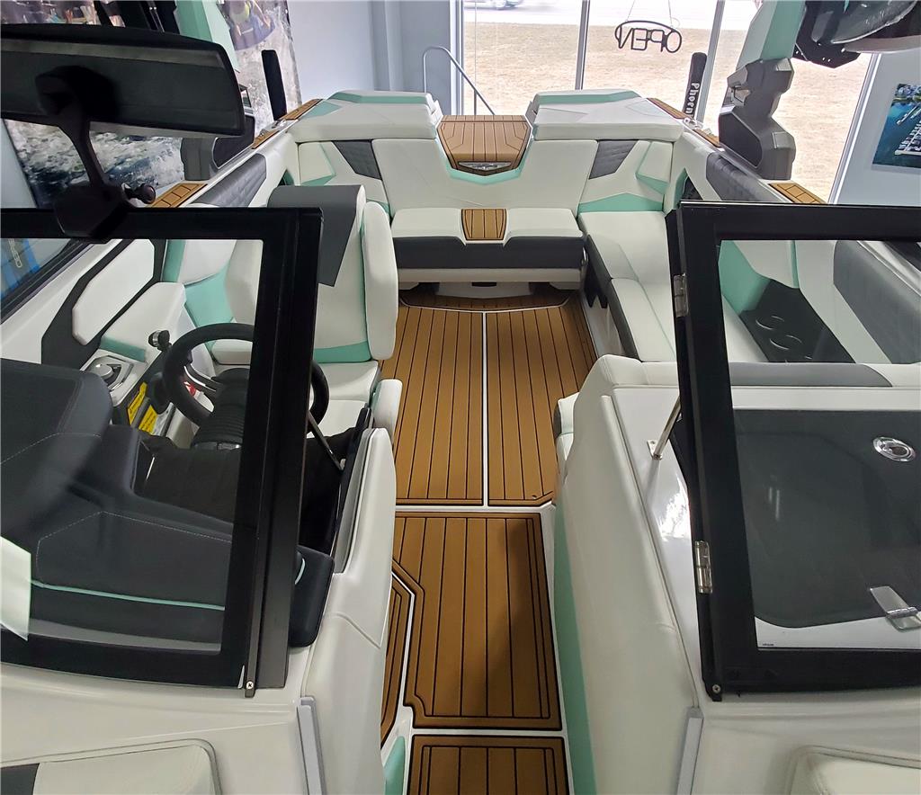 boat.Title