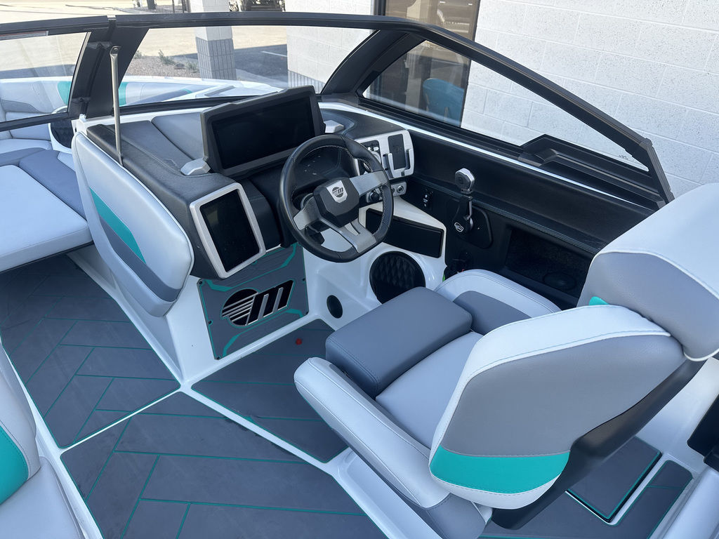 2023 Malibu Boats 26 LSV