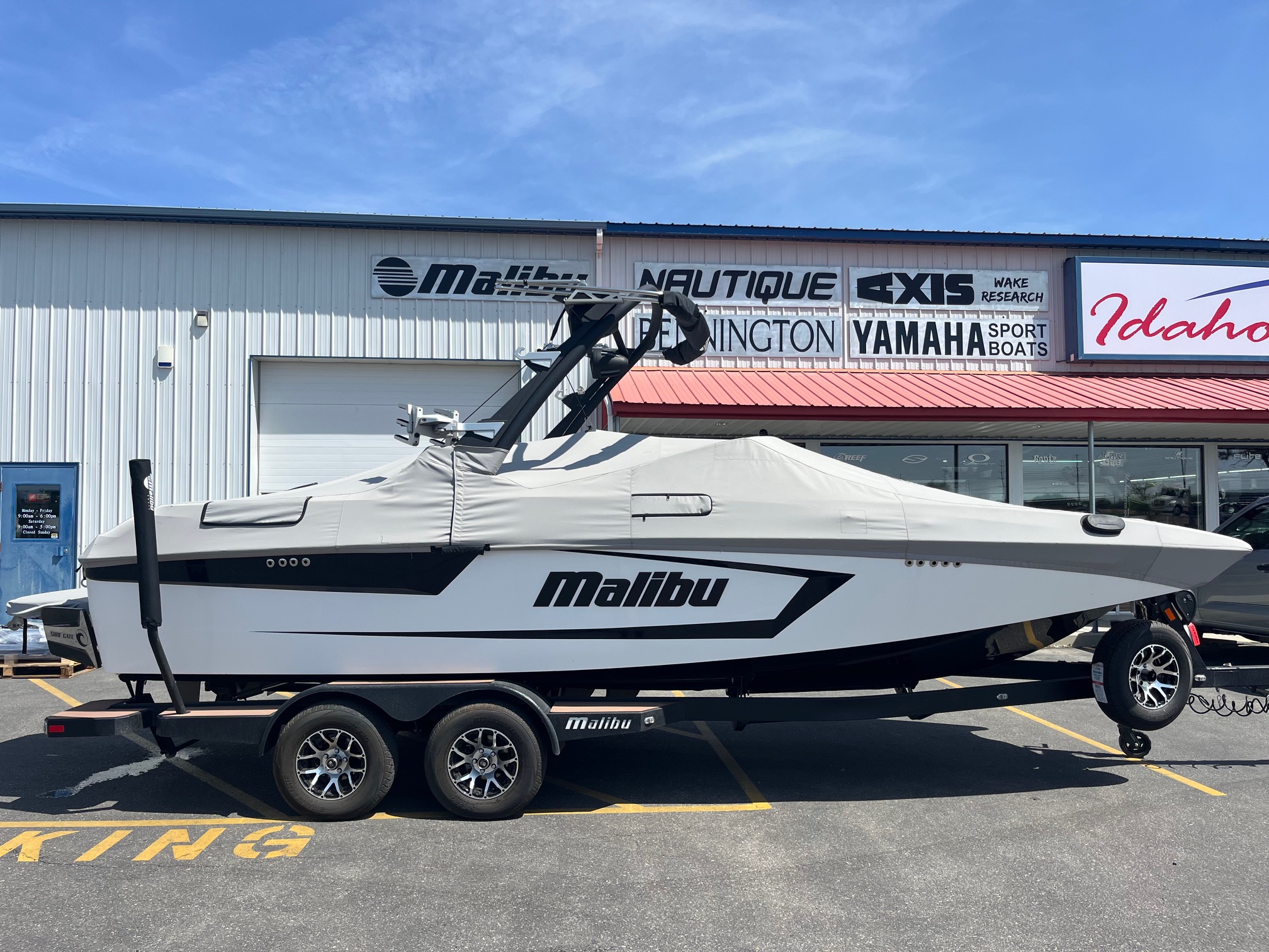 2022 Malibu 23 MXZ