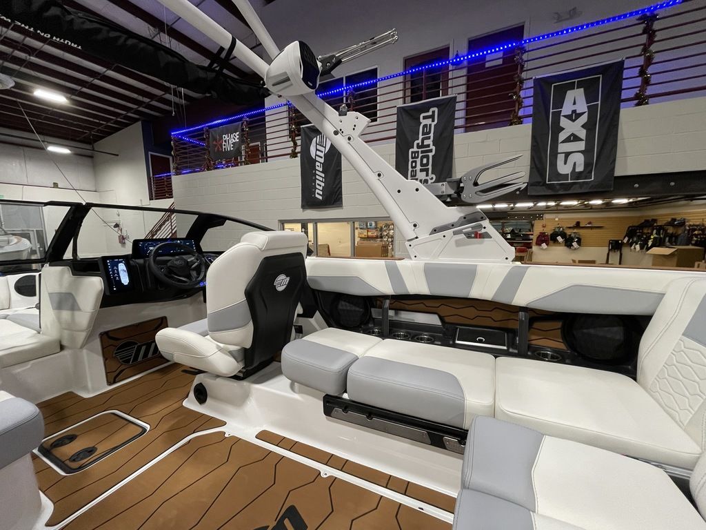 2025 Malibu Boats 23 MXZ