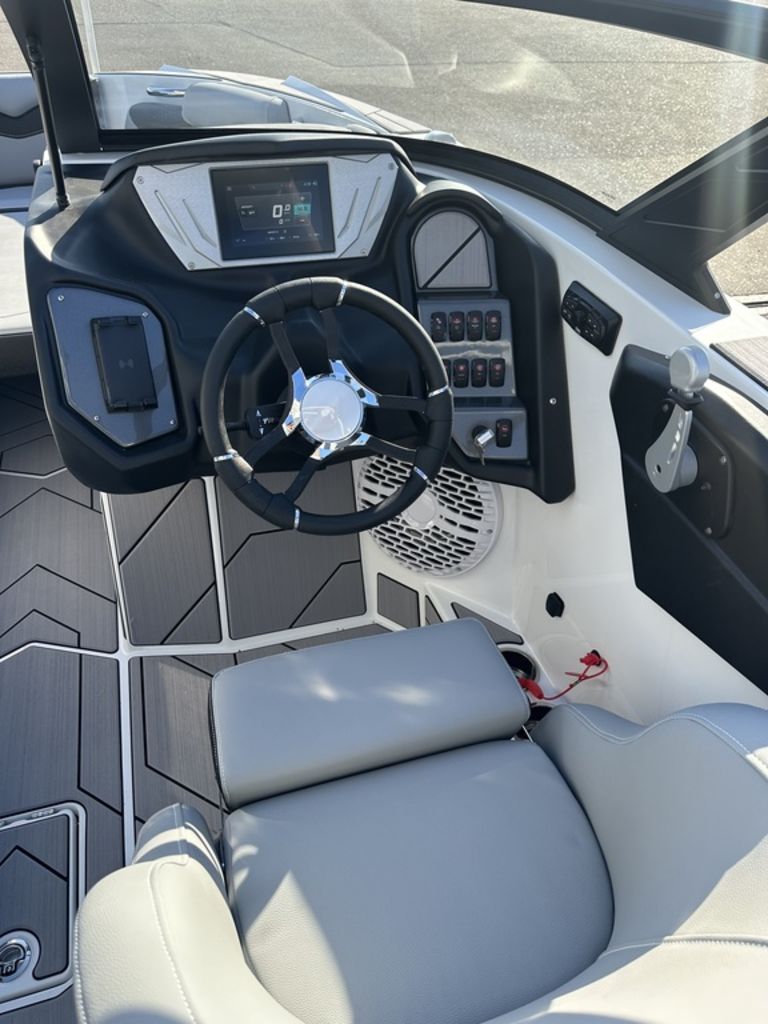 2024 supreme boats S240