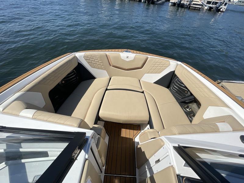 2022 Nautique G21