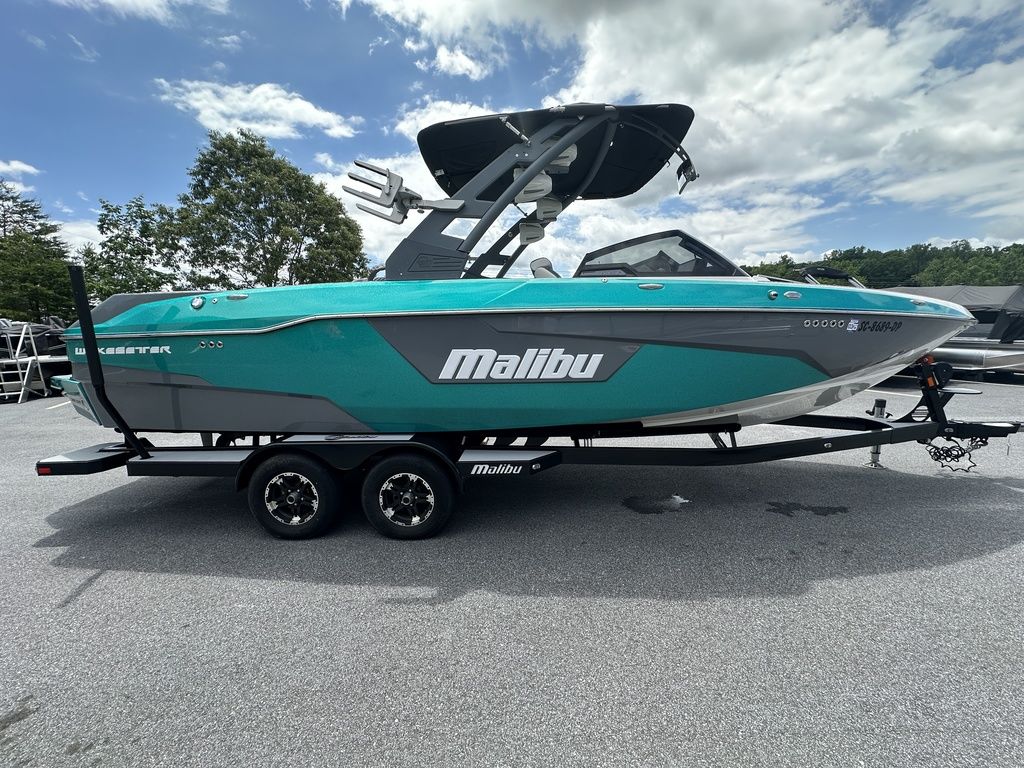 2020 Malibu Boats 25 LSV