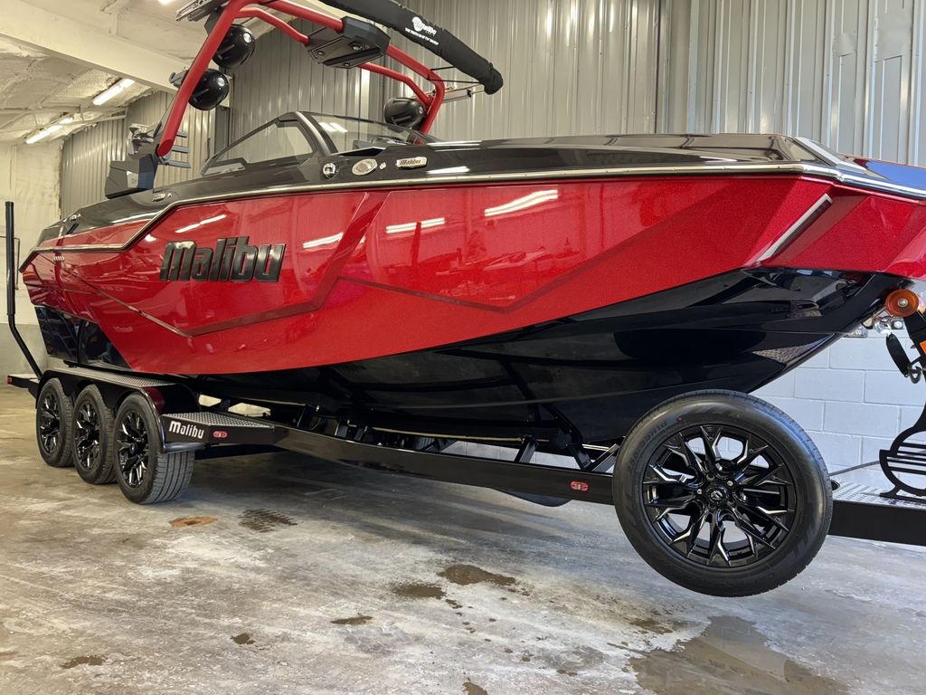 2024 Malibu Boats M242