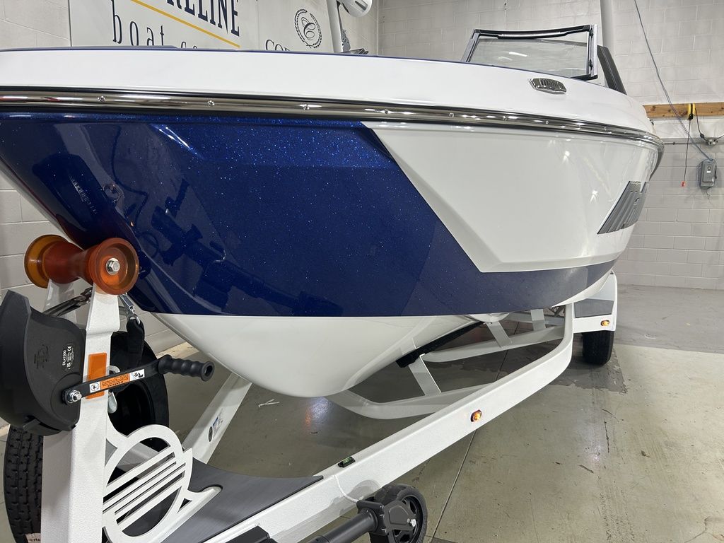 2024 Malibu Boats 22 LSV
