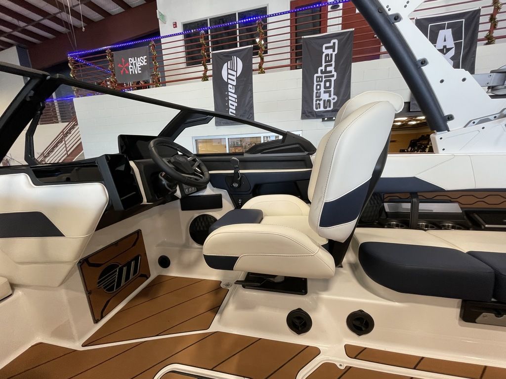 2025 Malibu Boats 23 LSV