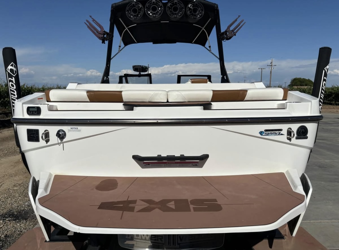 2022 Axis Wake T220