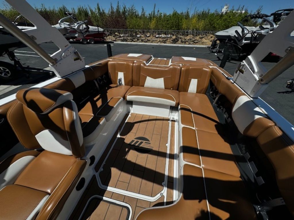 2020 Malibu Boats 23 MXZ Icon