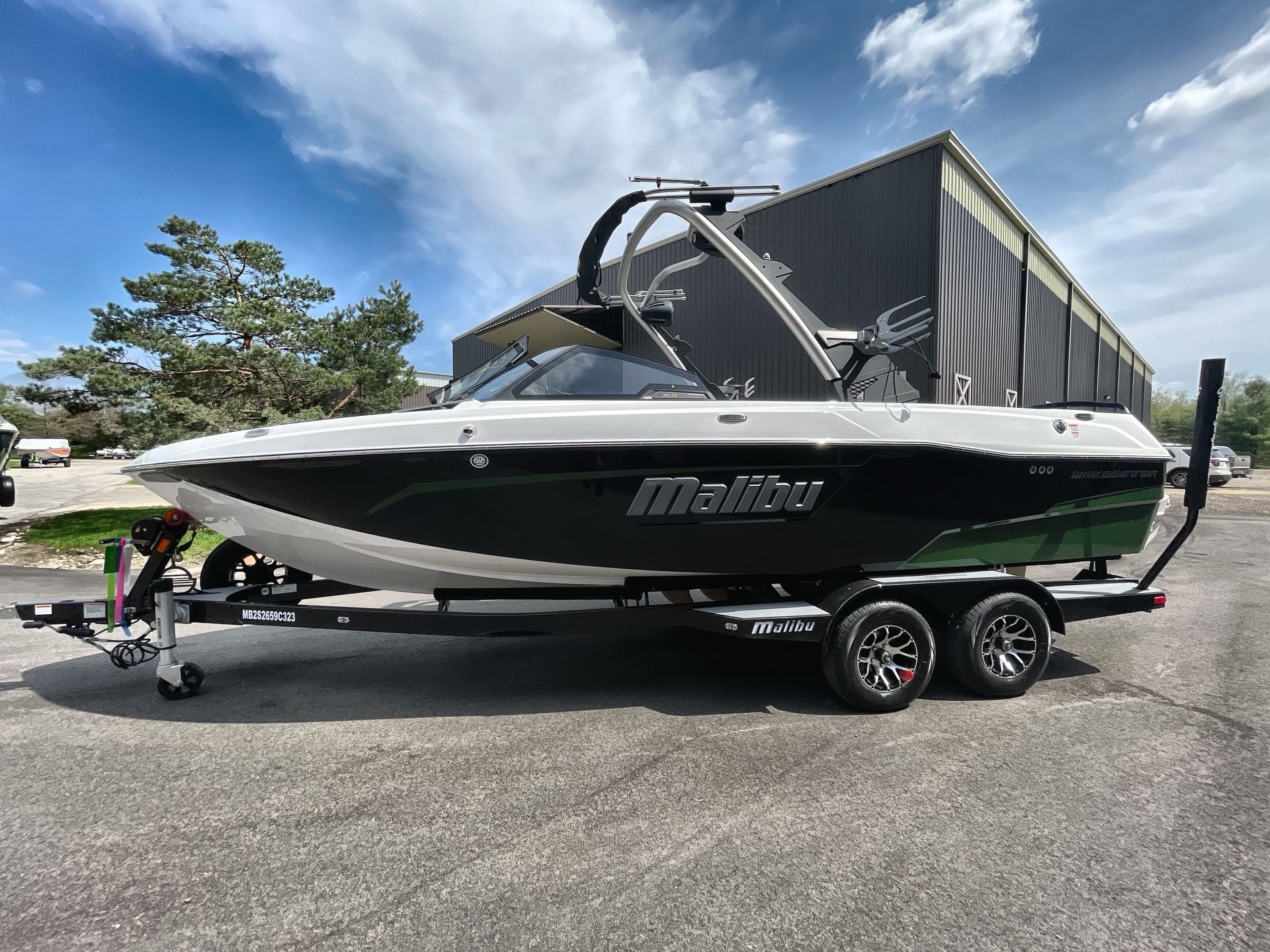 2023 Malibu 23 LSV