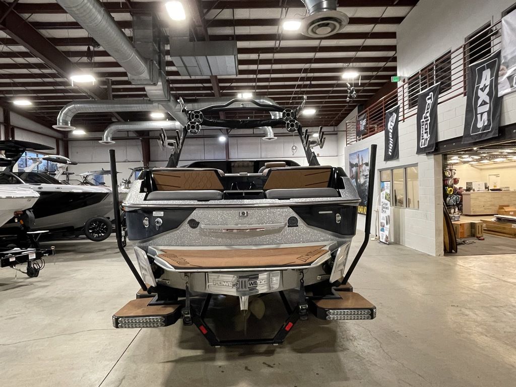 2021 Malibu Boats M220