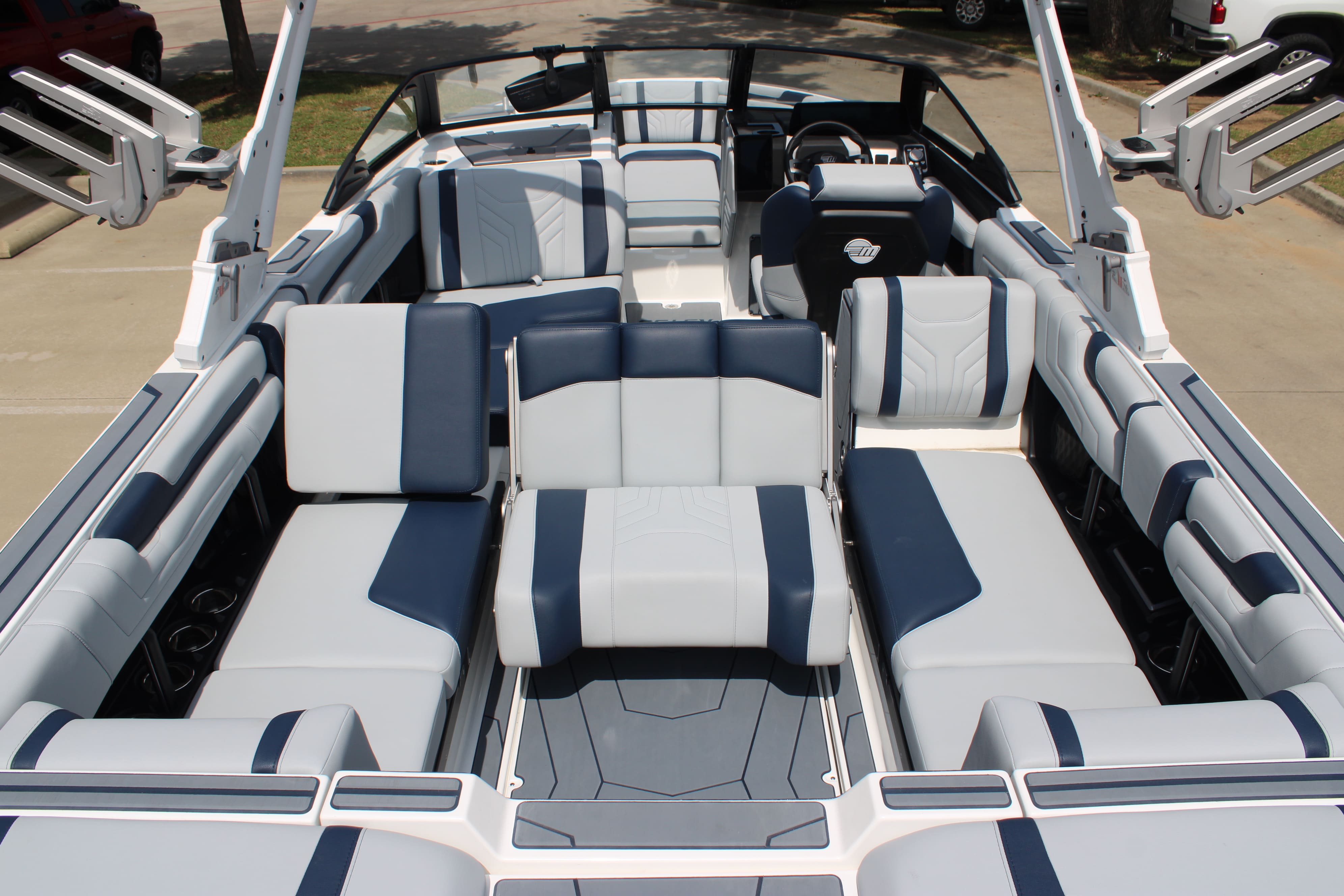 2025 Malibu 25 LSV
