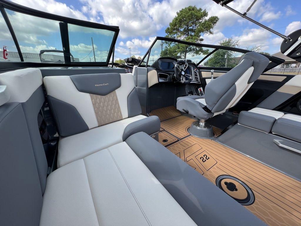 2024 MasterCraft XT22