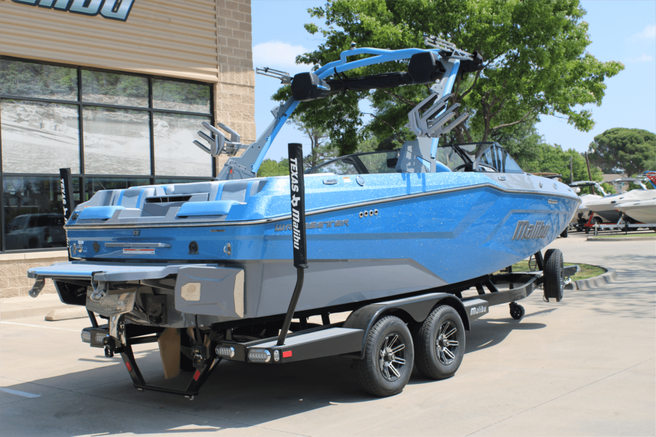 2025 Malibu 22 MXZ Icon