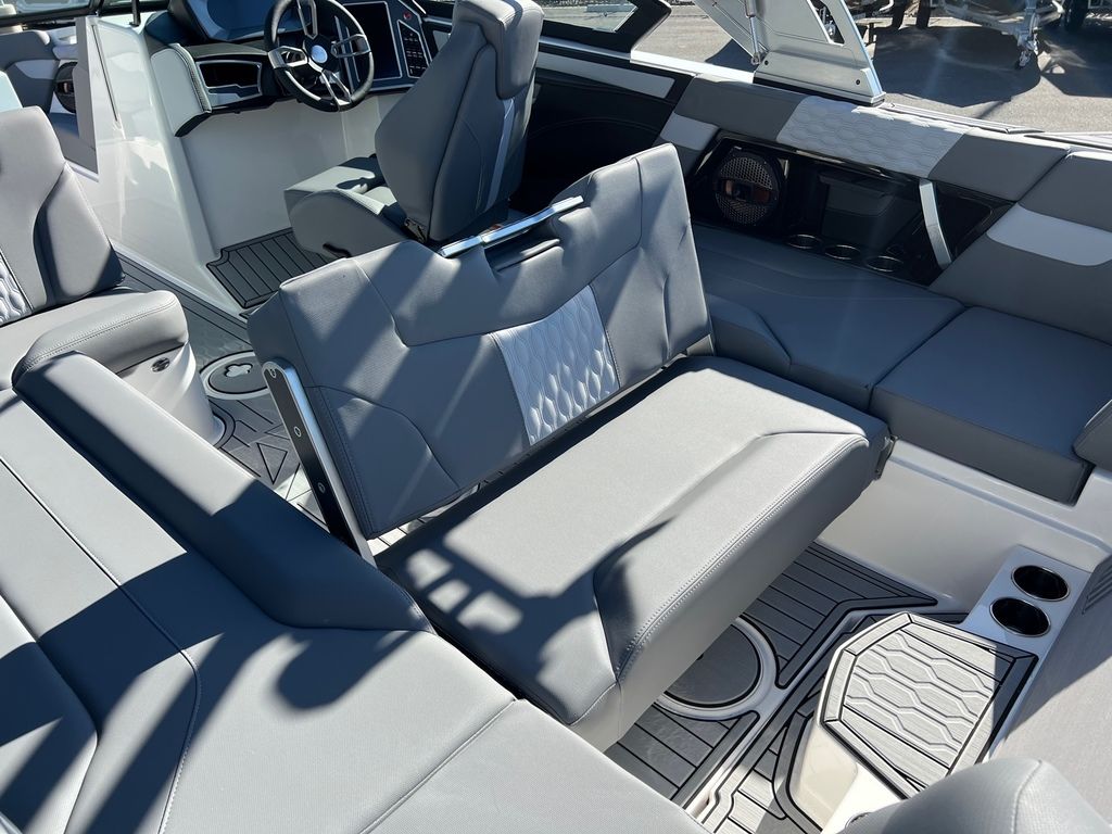 2024 MasterCraft XT22 T