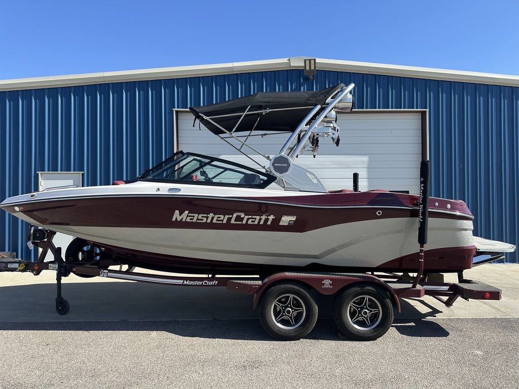2022 MasterCraft XT20