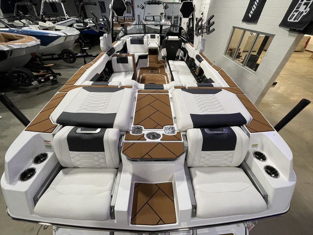 2025 Malibu Boats 26 LSV