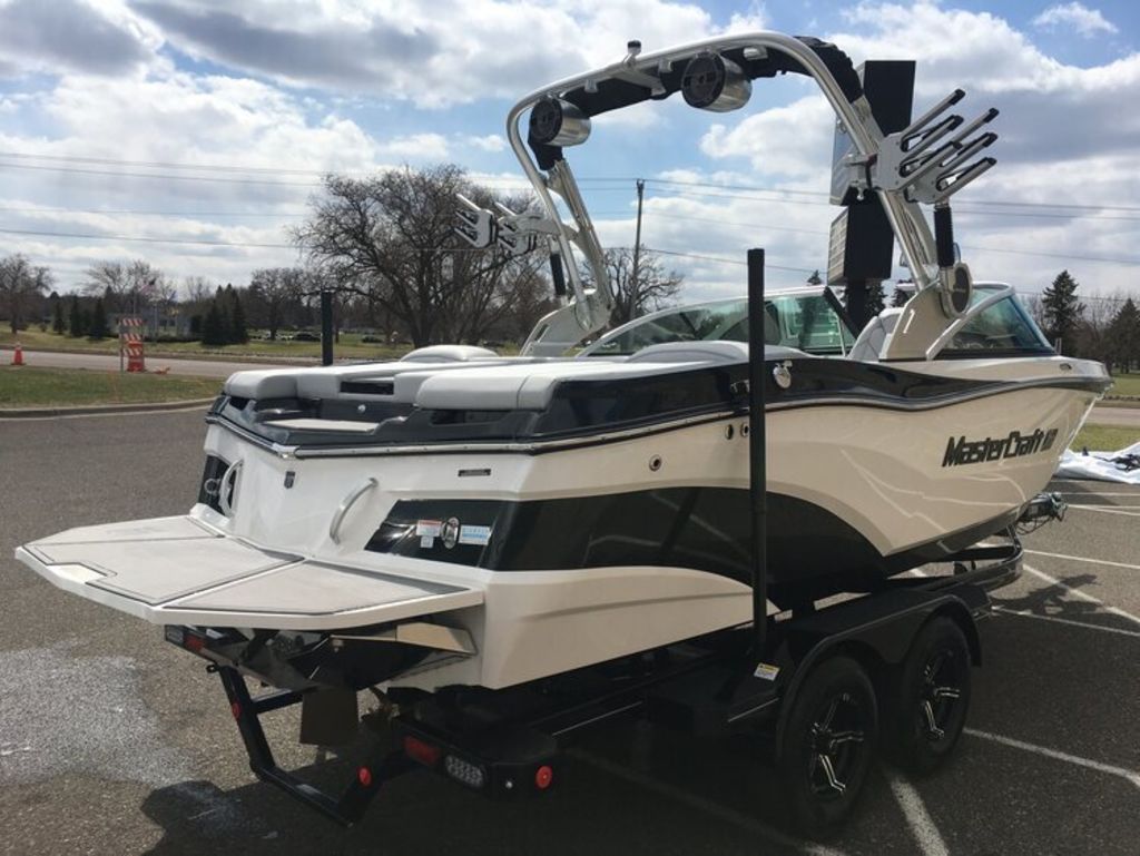2020 MasterCraft XT21