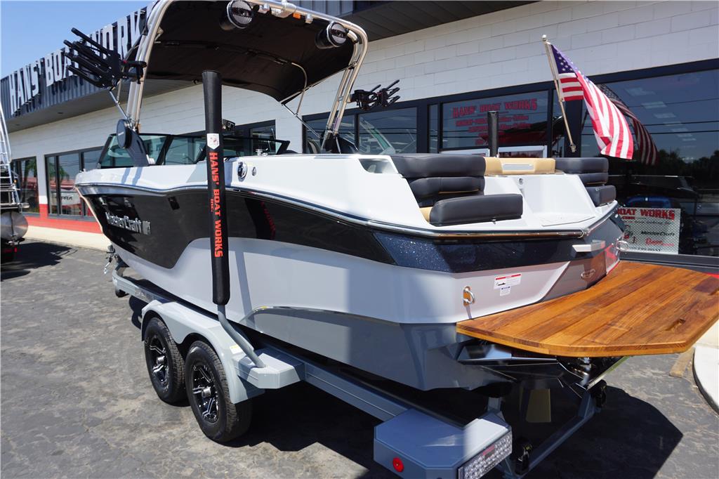 2024 MasterCraft XT25