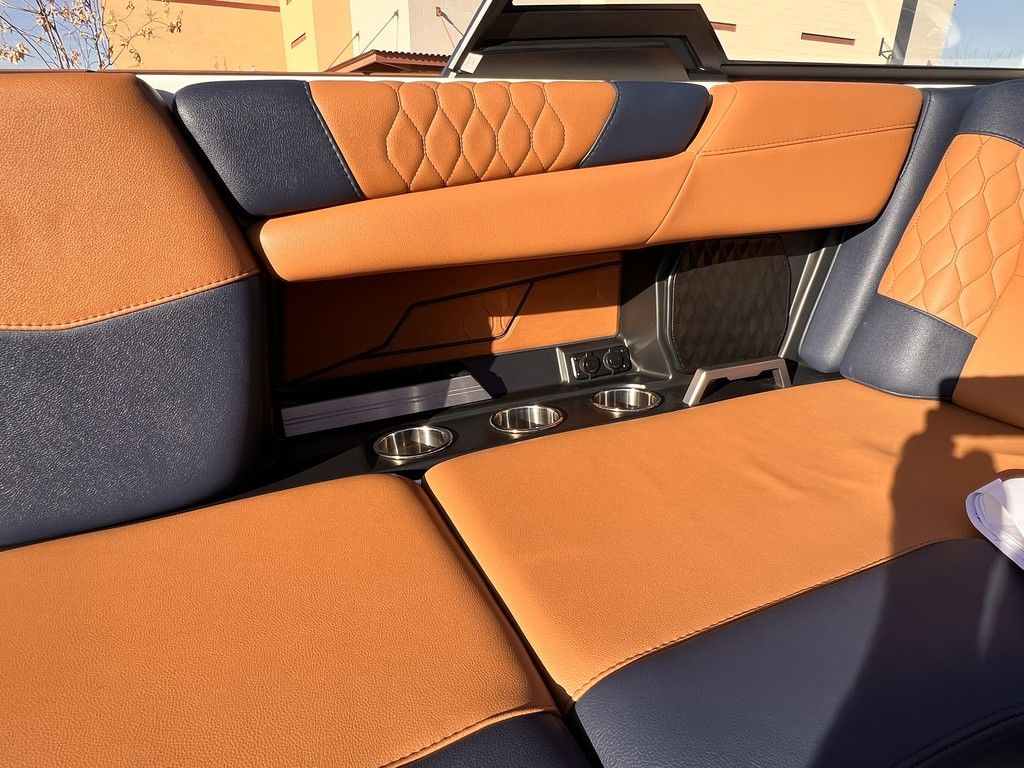 2023 Malibu Boats M220