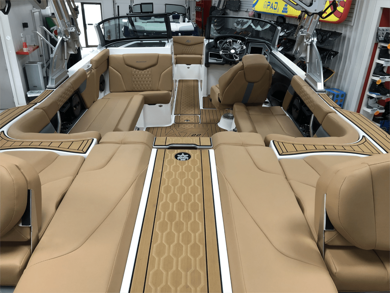2024 MasterCraft XT-22 | 209130