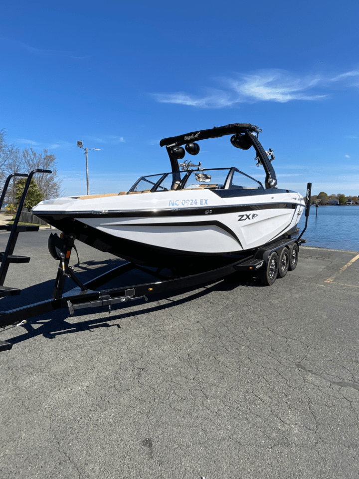 2022 Tige 25ZX- Thruster
