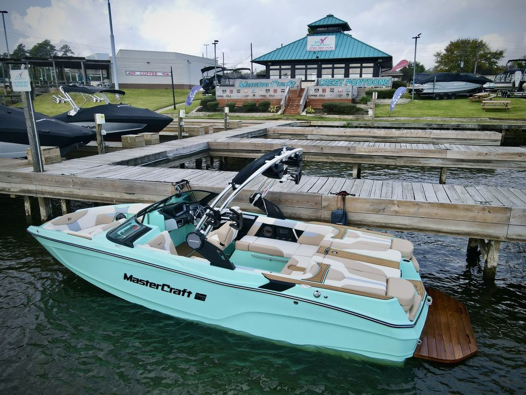 2023 MasterCraft XT22